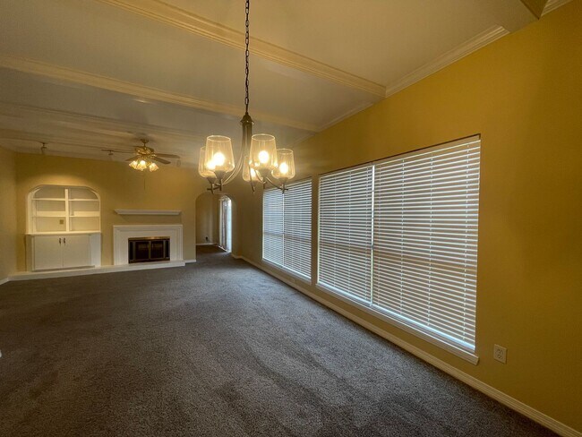 Building Photo - Sought after location so hurry!