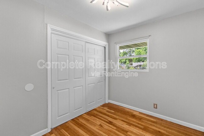 Building Photo - 10320 Durness Dr