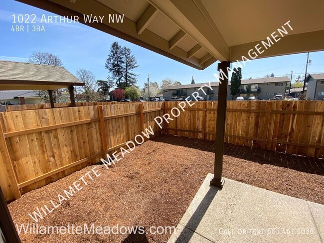 Building Photo - Newer 4 Bedroom Duplex in West Salem! Beau...