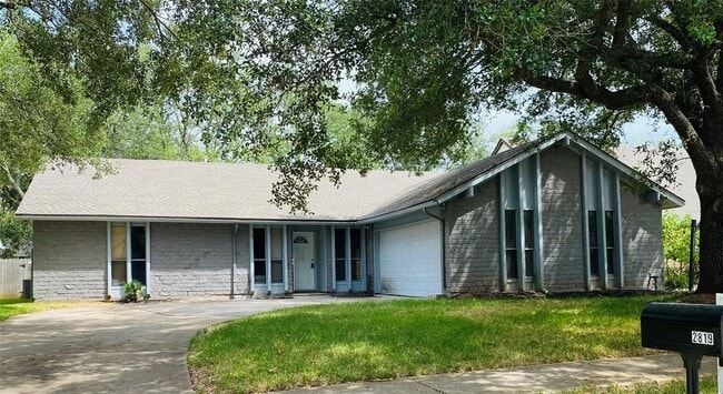 Building Photo - 2819 Colony Dr