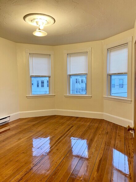Building Photo - 257 Beacon St