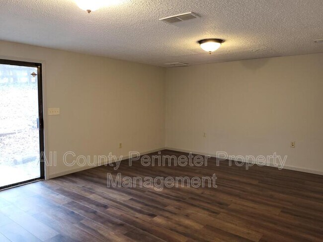 Building Photo - 2571 Rocky Springs Dr NE