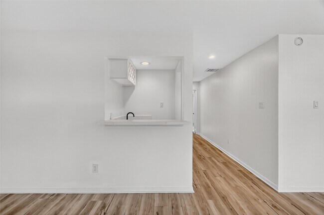 Building Photo - 14734 Perthshire Rd