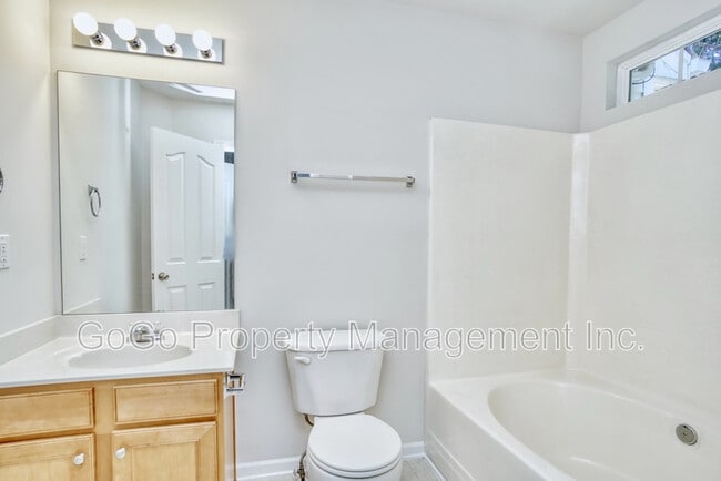 Building Photo - 103 Bumble Cir
