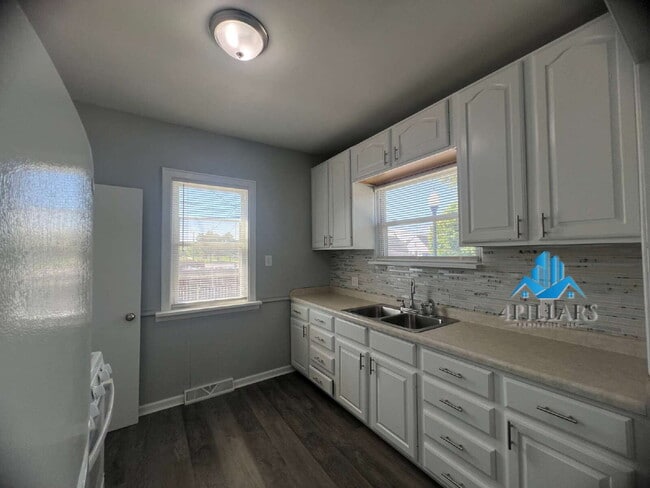 Building Photo - "Charming 3-Bed Home with Partially Finished Basement & Gleaming Hardwood Floors in Hammond - 226...