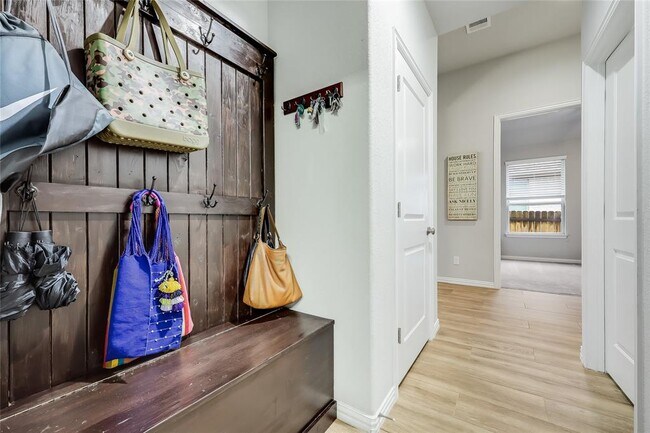 Building Photo - 7820 Turnback Ledge Trail
