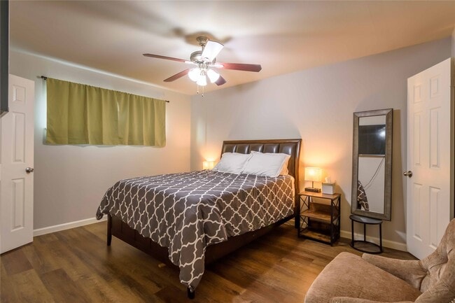 Building Photo - 8110 Albacore Dr