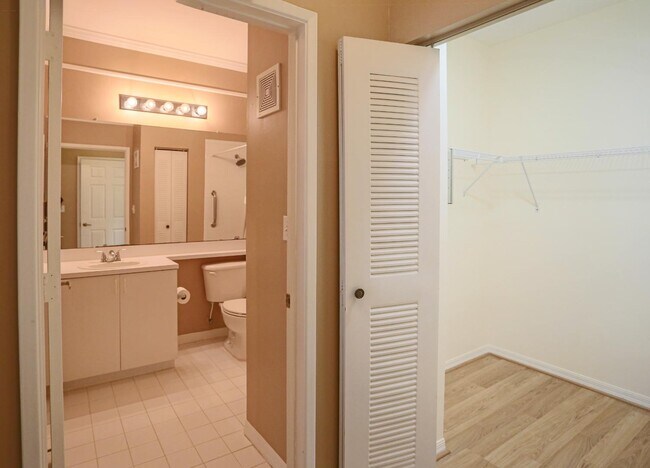 Building Photo - 520 Florida Club Blvd