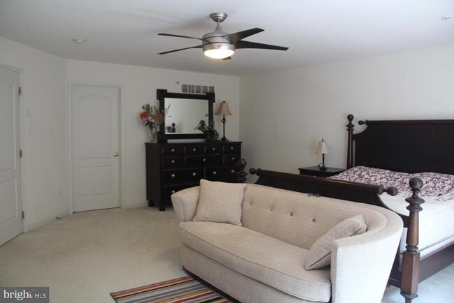 Building Photo - 134 Pendula Ct