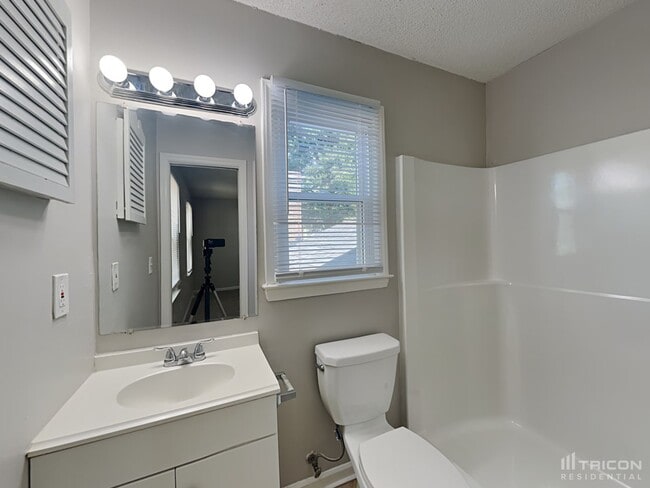 Building Photo - 7418 Palmetto Ct