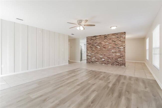 Building Photo - 6621 Voltaire Dr