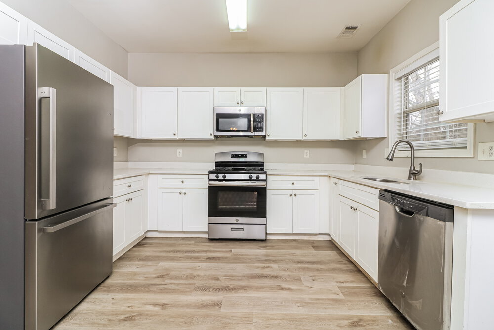 Building Photo - 1610 Silver Oak Dr