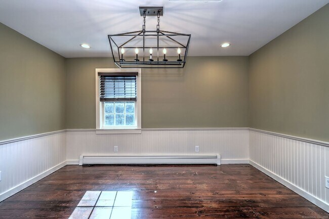 Building Photo - 1591 Huntington Turnpike