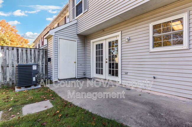 Building Photo - 6044 Sirenia Pl