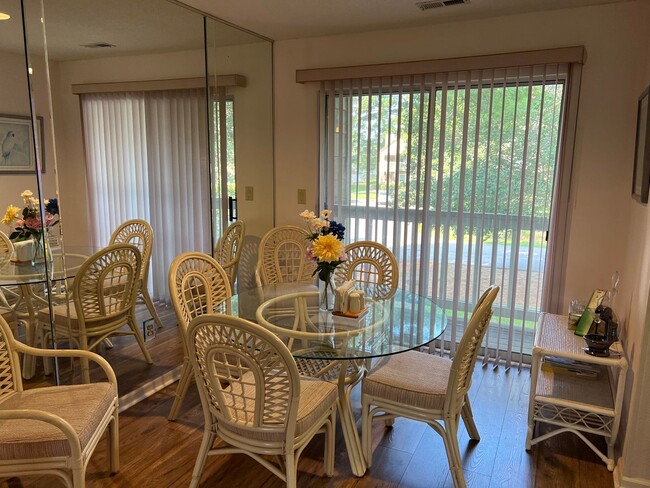 Building Photo - FURNISHED 2 BEDROOM/2 BATH UNIT 2ND FLOOR
