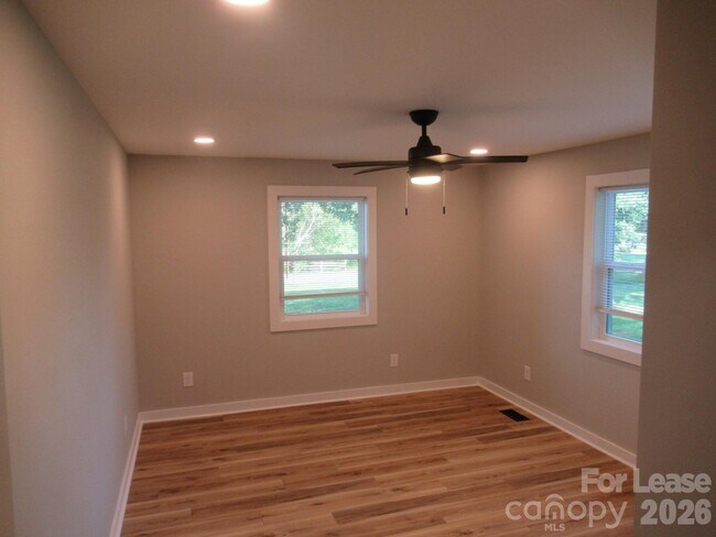 Building Photo - 2378 Reepsville Rd