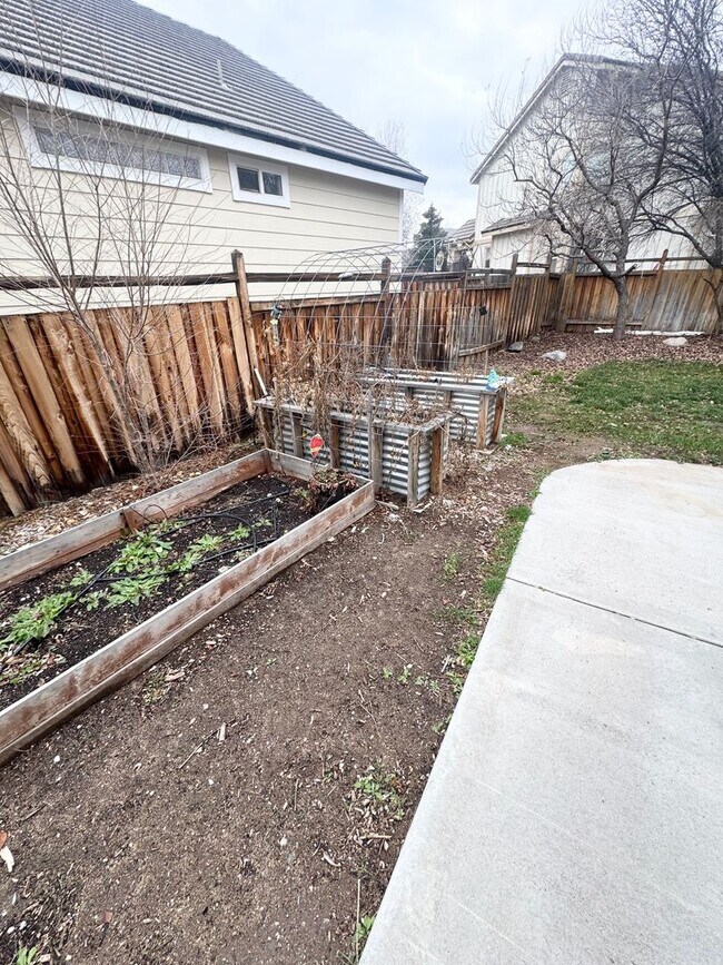 Building Photo - Charming Spacious 3 Bedroom Home