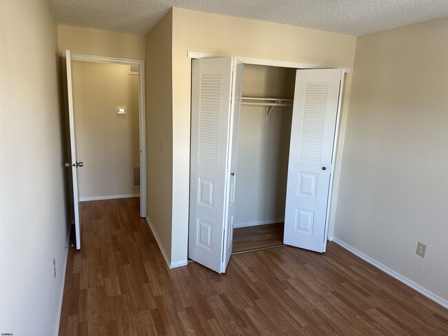 Building Photo - 203 Colonial Ct