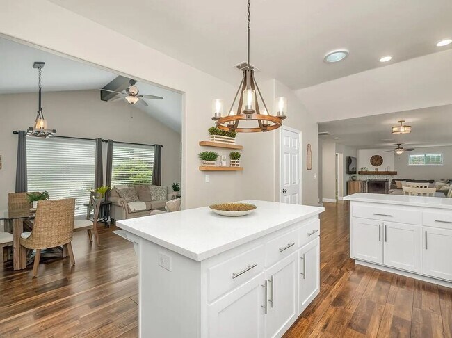 Building Photo - Beautifully Updated North Fresno 3/3