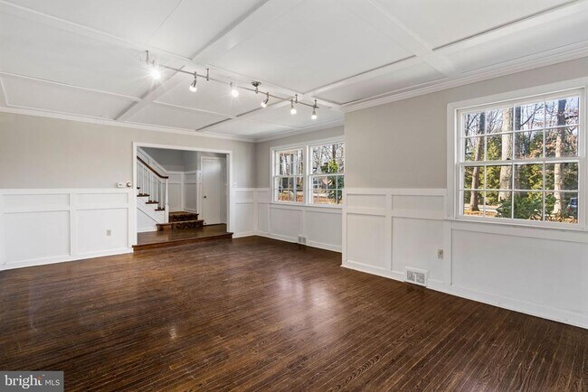 Building Photo - 310 Pine Tree Rd
