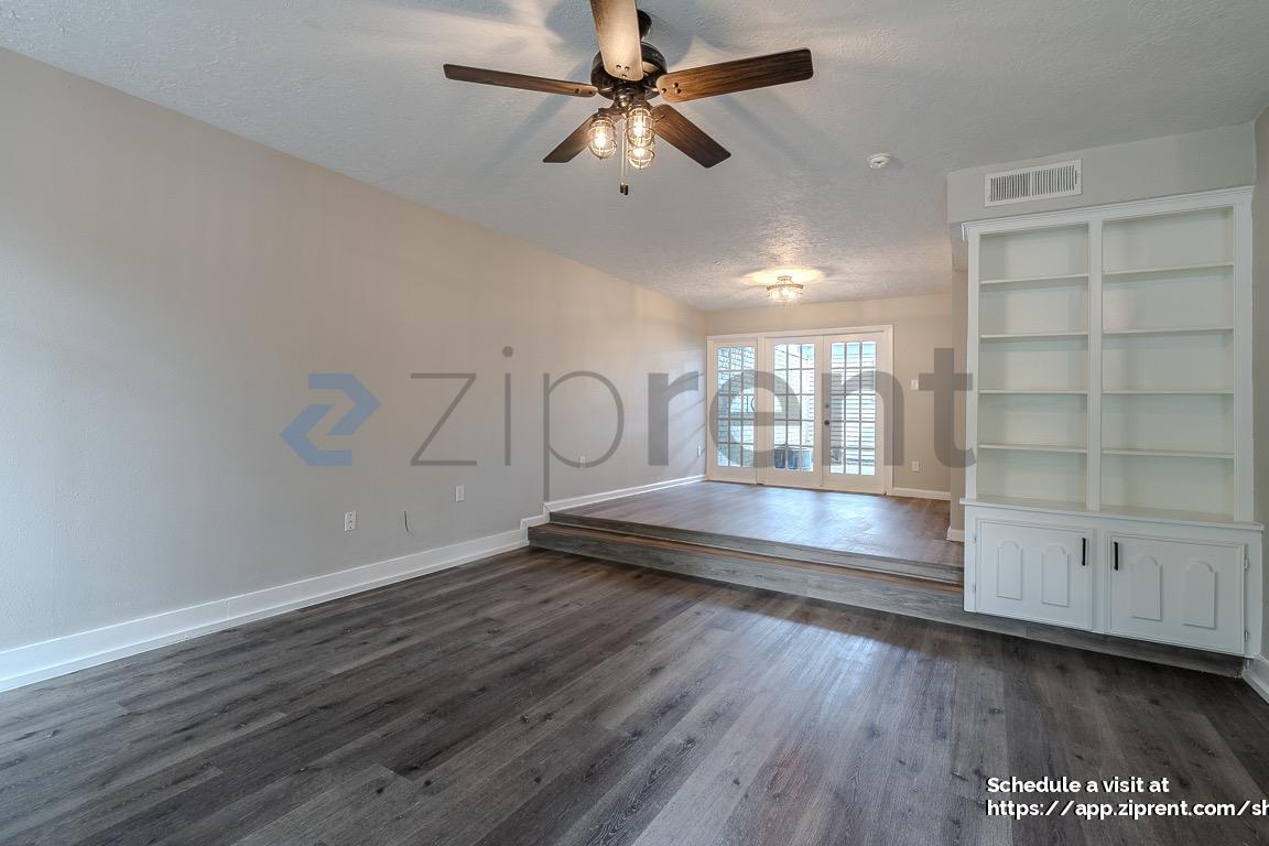 Building Photo - 2052 Lakeside Dr