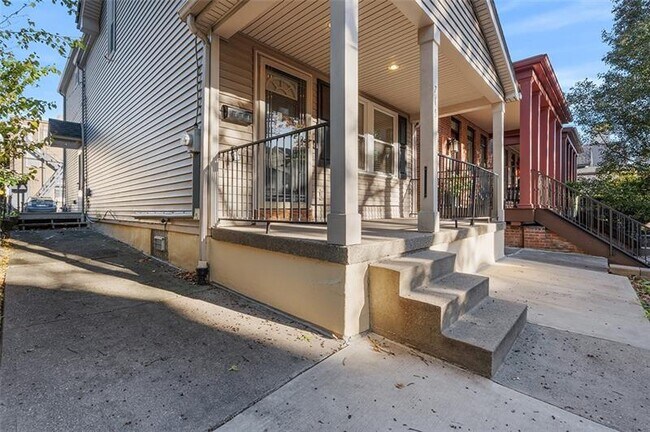 Building Photo - 715 Filbert St