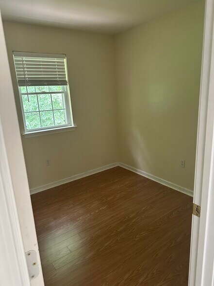 Building Photo - 635 Rockwood Dr