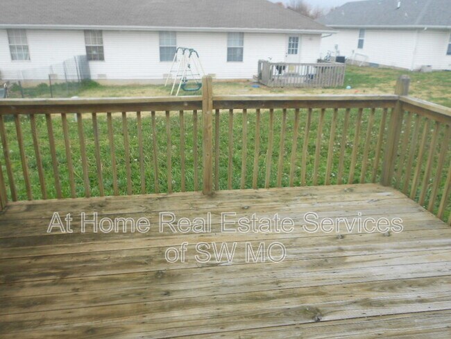 Building Photo - 807 Foxx Dr