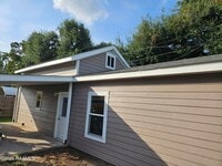 Building Photo - 100 Maple Dr