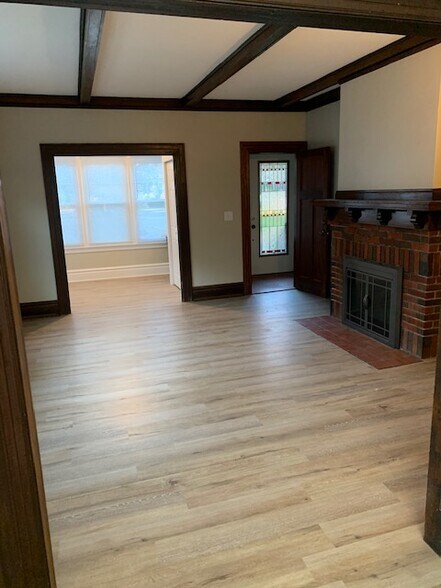 Living room - 24 Bellevue Place