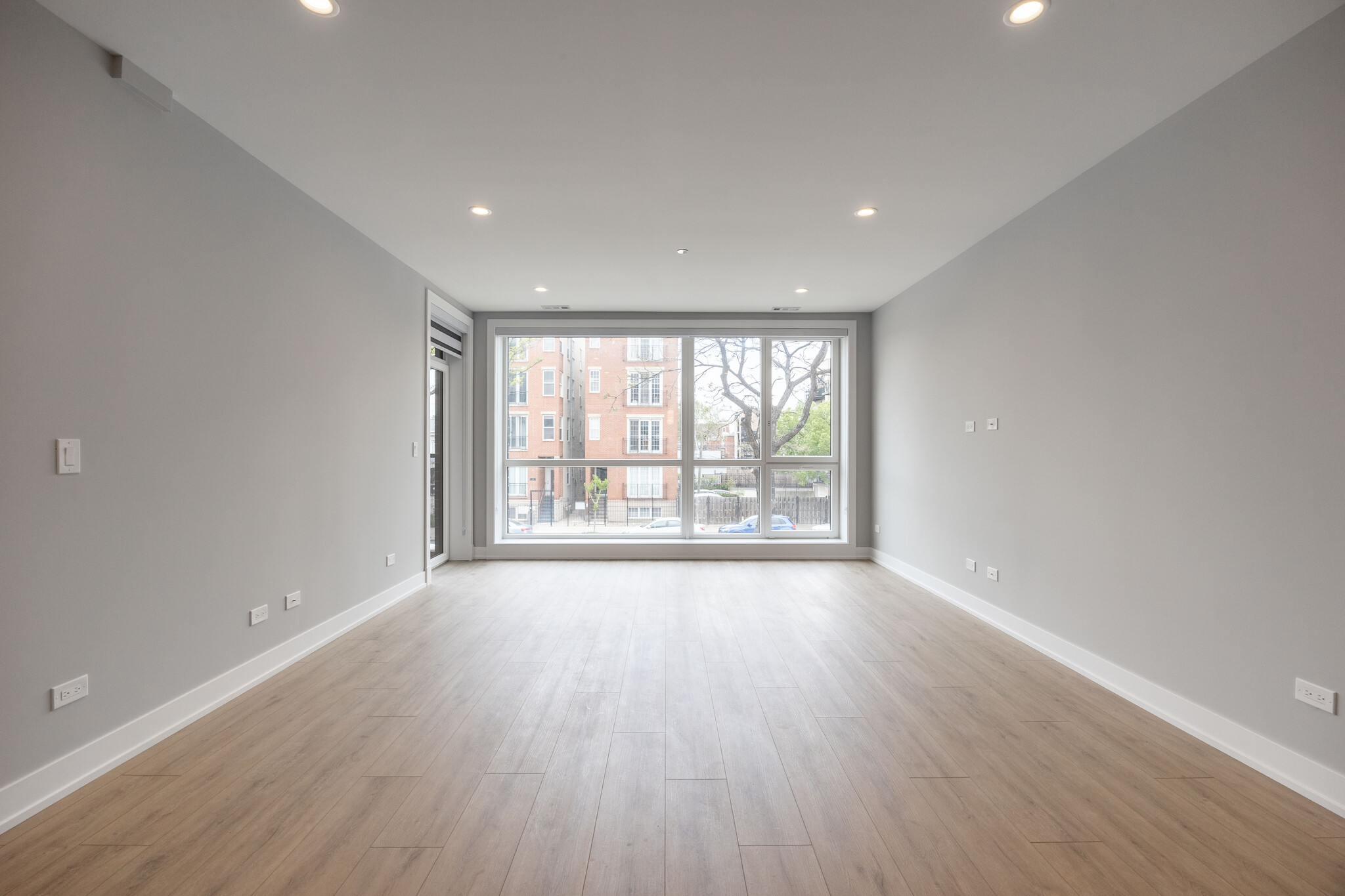 Building Photo - 2354 W Polk St