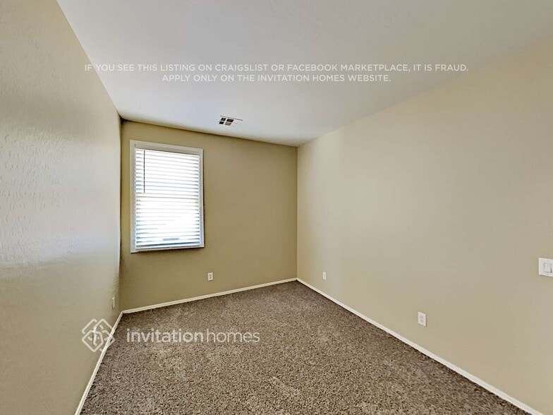 Building Photo - 15120 W Mercer Ln