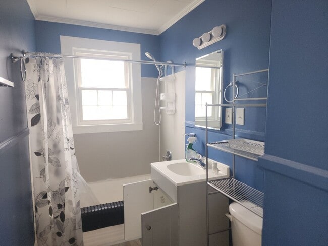 Building Photo - Left Side of Duplex