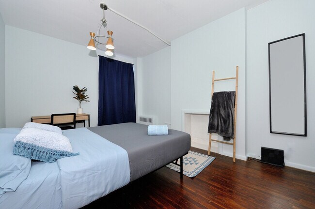 Building Photo - 400 W 36th St.