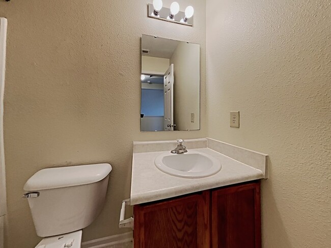 Building Photo - 3 bed 2.5 bath in Noblesville!