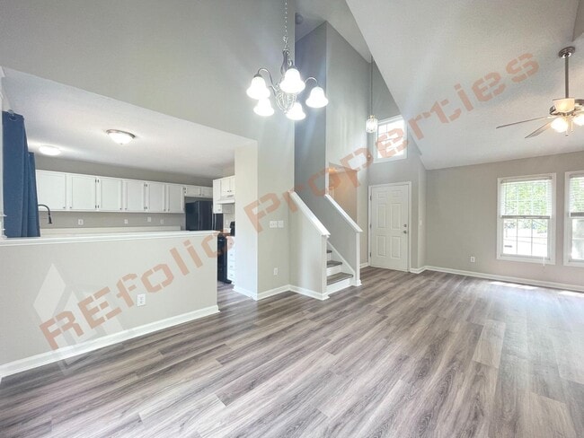 Building Photo - 537 Mountain Lake Dr