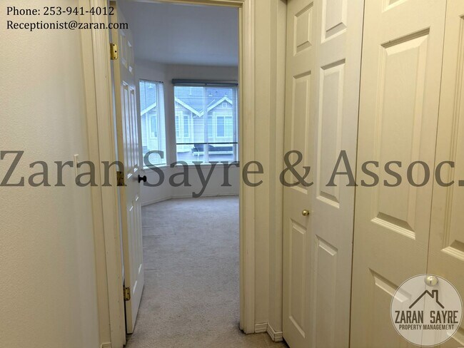 Building Photo - 178- Great 3 Bedroom Townhouse Condo in Milton!