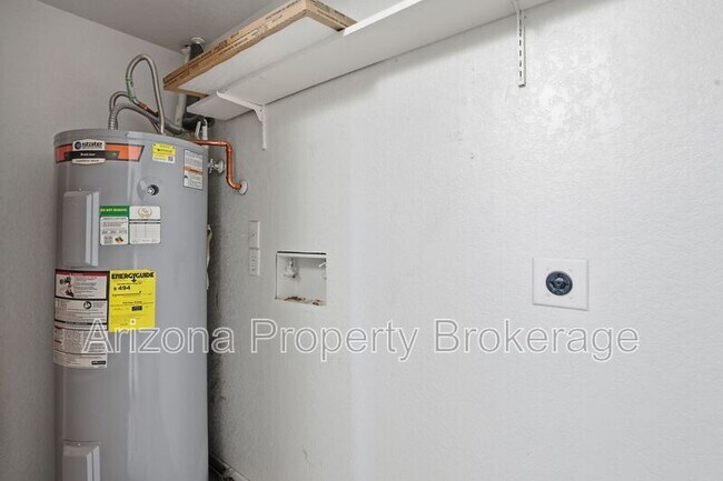 Building Photo - 3635 E Beverly Ln