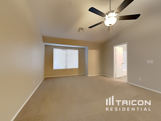 Building Photo - 7906 S 46th Ln