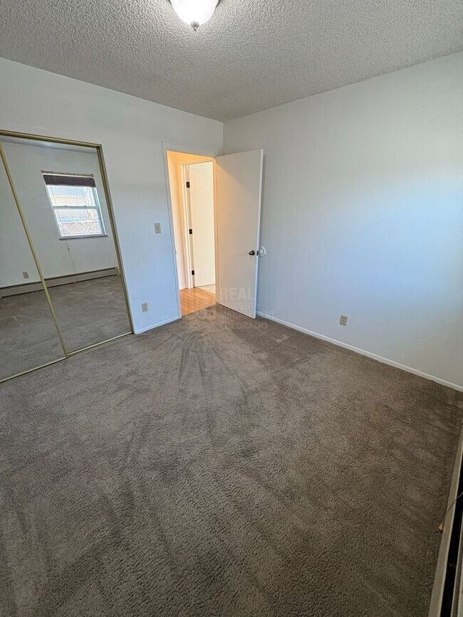 Building Photo - 1706 E 17th St