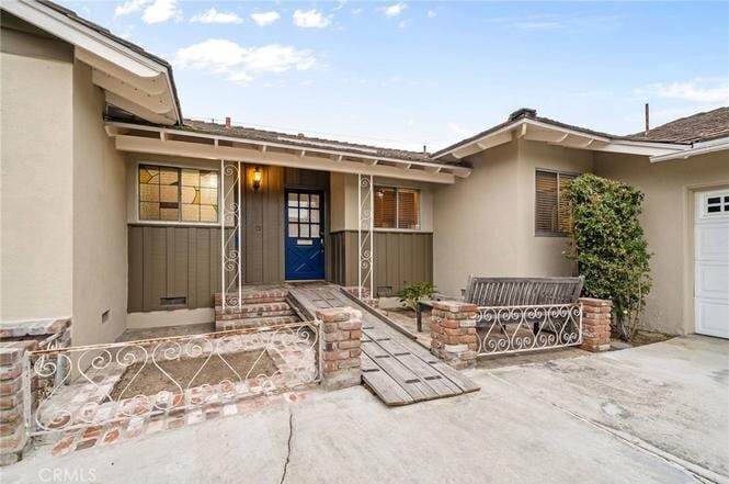 Building Photo - 549 California Dr