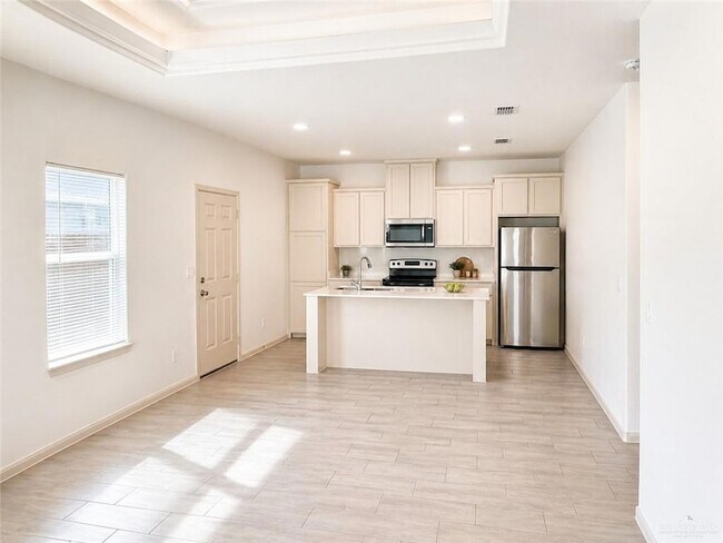 Building Photo - 1505 Shavano Dr