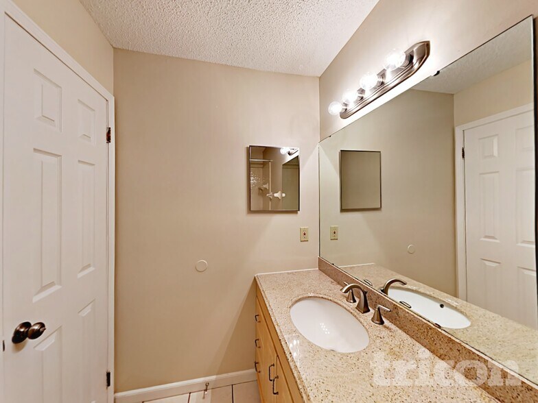 Building Photo - 7742 Settlers Landing Trail S