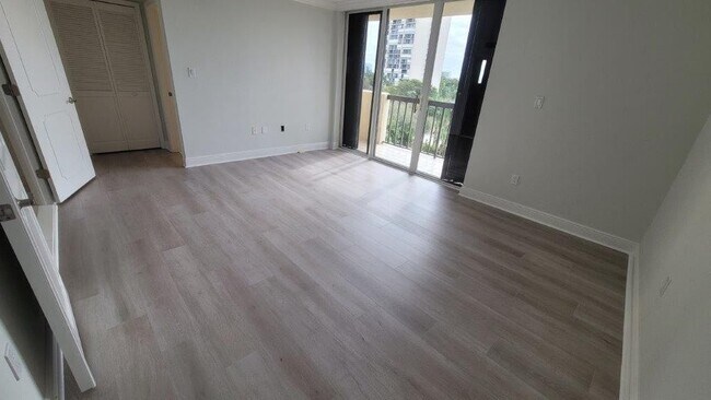 Building Photo - 2480 Presidential Way