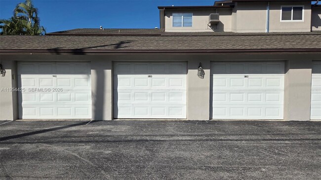 Building Photo - 180 Cypress Way E