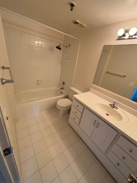 Building Photo - 5911 Edsall Rd