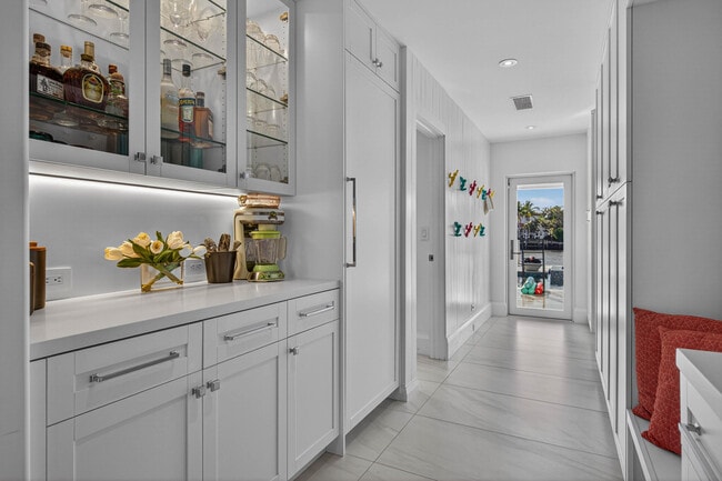 Building Photo - 3109 NE 42nd Ct