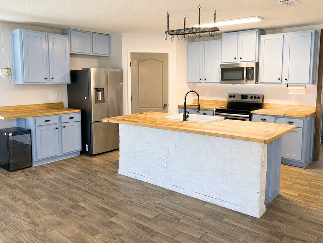 Building Photo - 204 Hayworth Ct