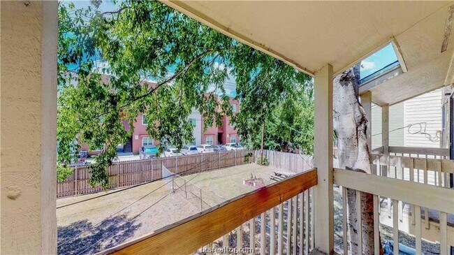 Building Photo - 307 Manuel Dr
