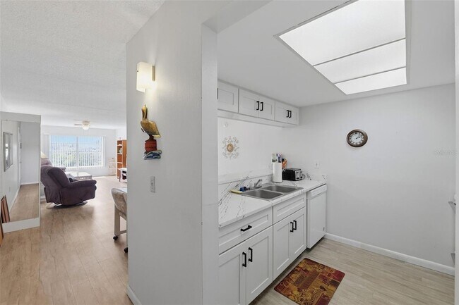 Building Photo - 12760 Indian Rocks Rd